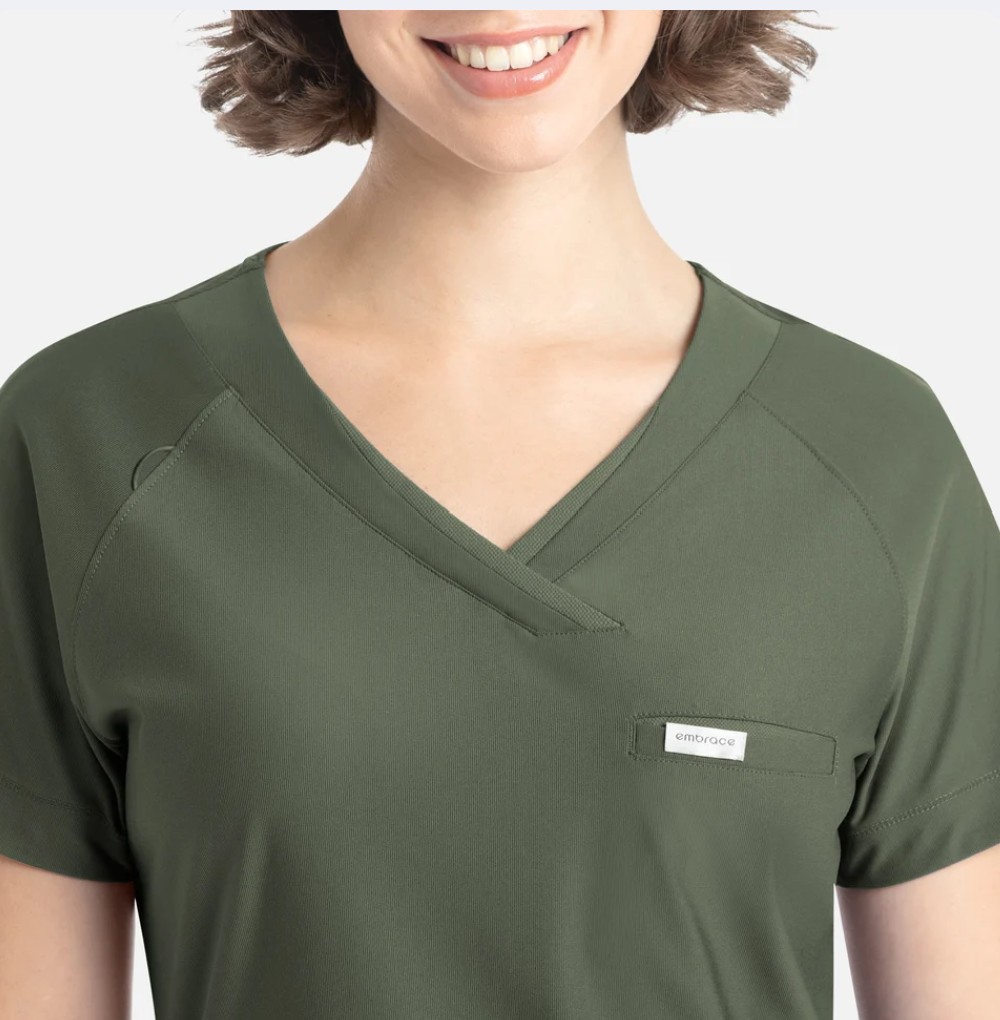 Maevn Embrace Scrub Top 2502 Olive - Imagen 2