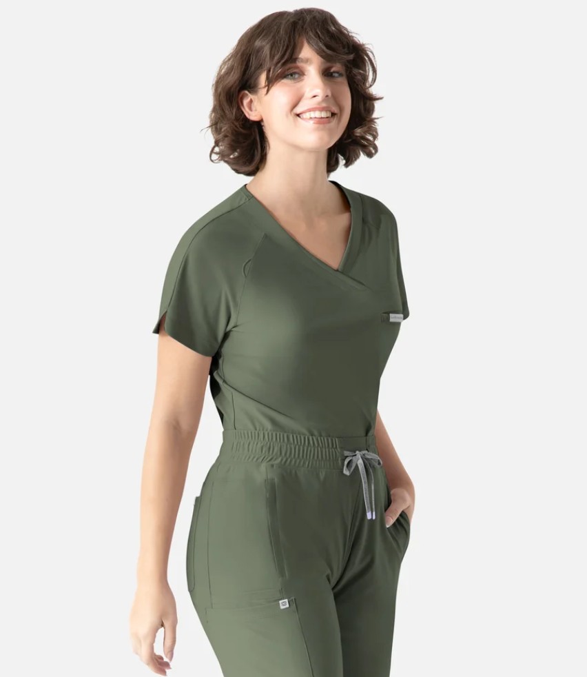 Maevn Embrace Scrub Top 2502 Olive - Imagen 4